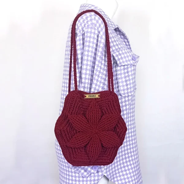 a knitted purse on a mannequin PRIGRIZ