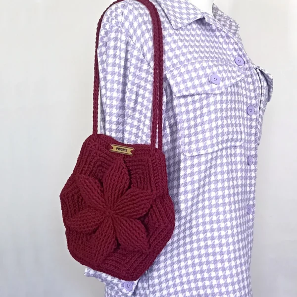 a knitted purse on a mannequin PRIGRIZ