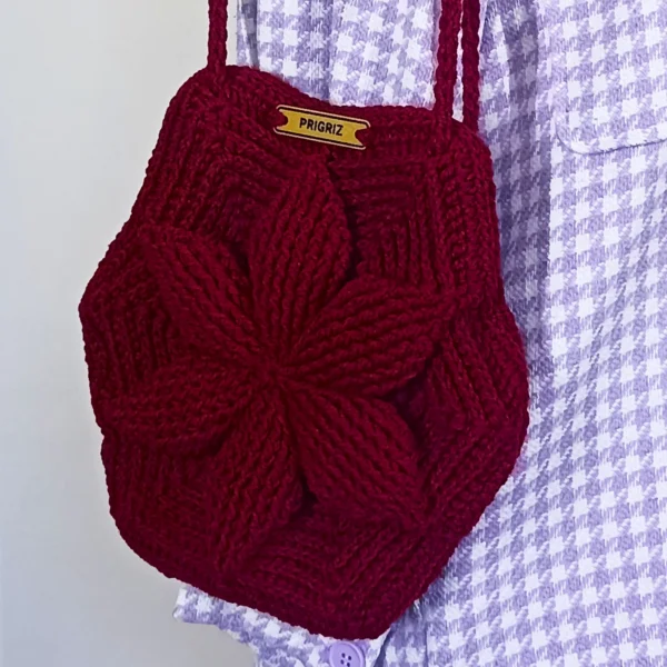 a red knitted bag on a shirt PRIGRIZ