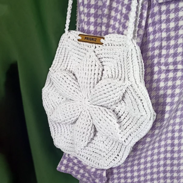 a white knitted bag from a purple and white checkered cloth PRIGRIZ